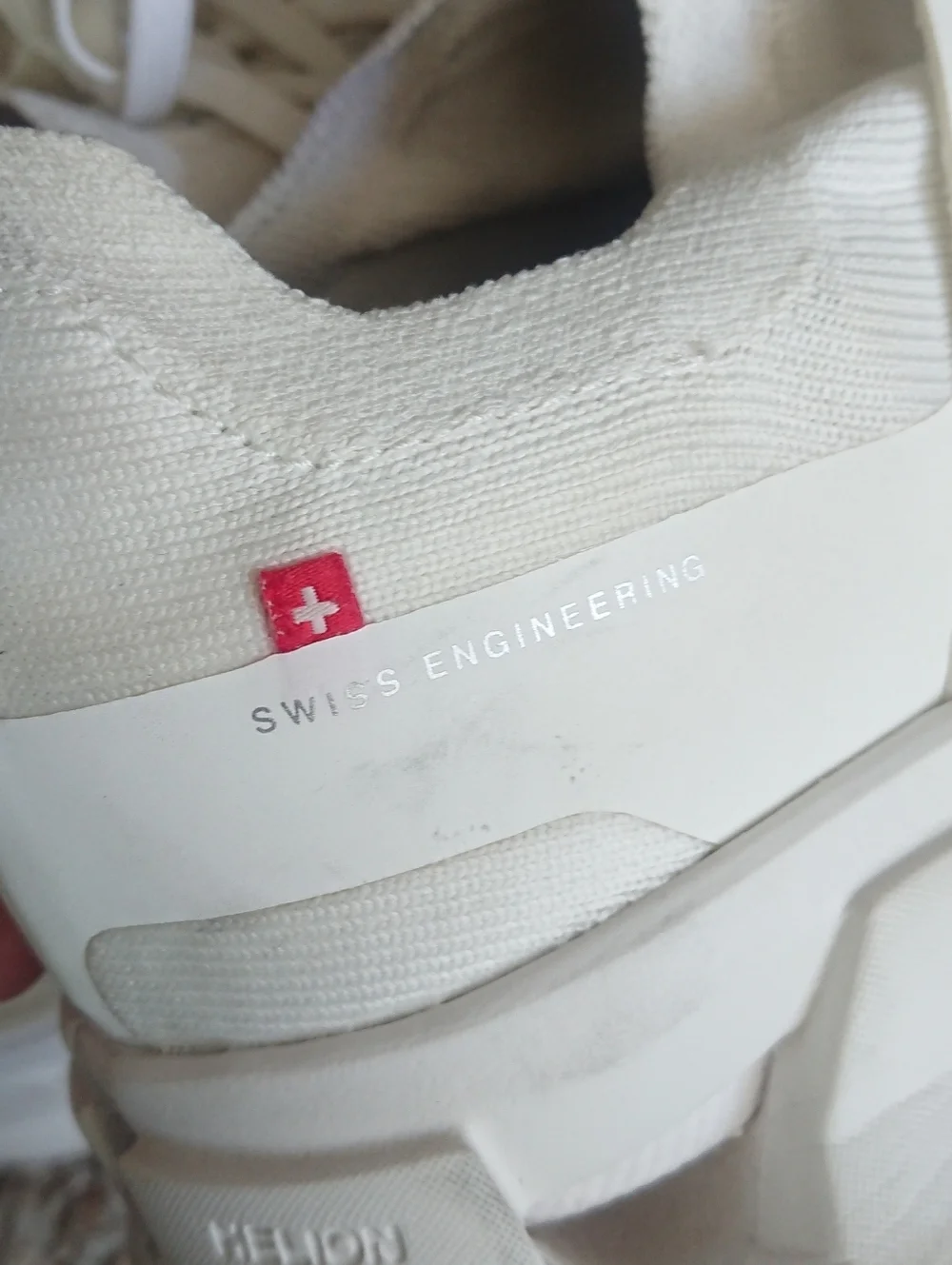 On Cloudswift All-White Running 4 running Sneakers size M10.5